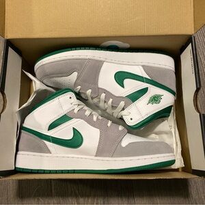 Jordan 1 Mid White Pine Green Smoke Grey